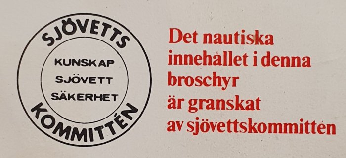 Logotyp för sjövettskommittén med texten "Kunskap, Sjövett, Säkerhet" inom en cirkel och kontrollinformation.