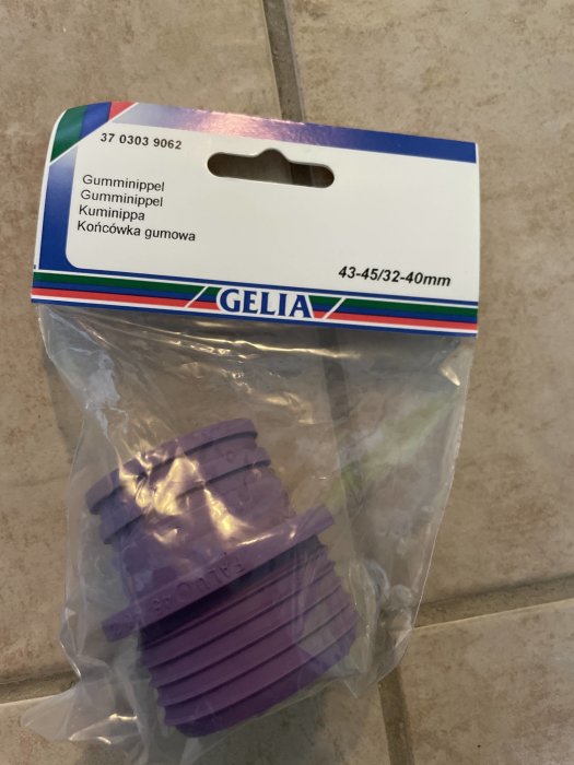 Lila gummiprodukt från Gelia i förpackning, tänkt för bygg- och renoveringsbruk.
