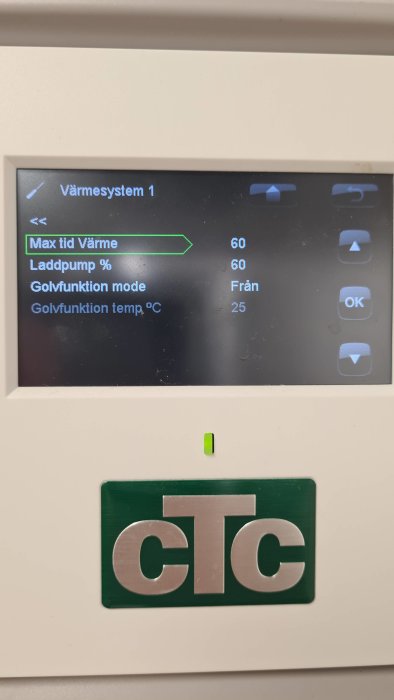 Digital termometer för värmesystem med inställningar på displayen.