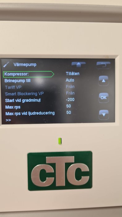 Skärm på värmepump med inställningar justerade, inklusive kompressor på 22 rps och temperaturgränsvärden.