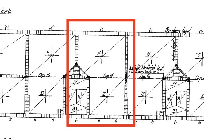 Bygningstegning med markeret sektion af murværk og dip-bjælker, med væggene mellem lejligheder fremhævet i profil.