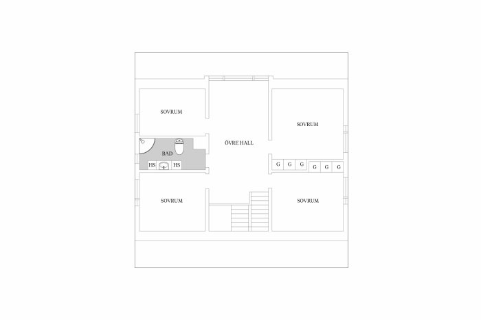 Ritning på ett hus med märkta sovrum, badrum, hall och trapphus, för diskussion om värmesystem.