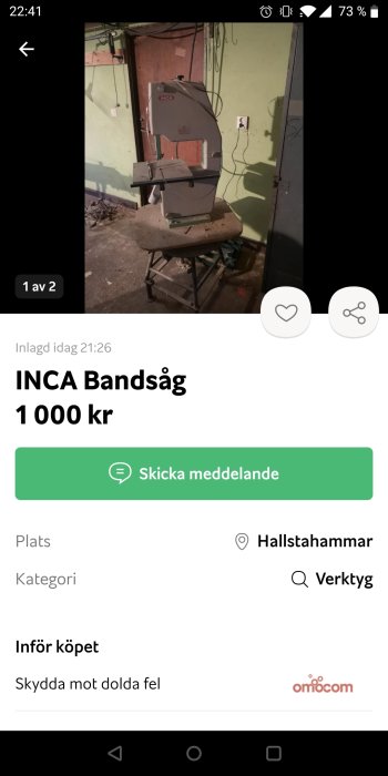 Stående bandsåg av märket INCA i ett verkstadsrum med betongväggar och elkontakter.