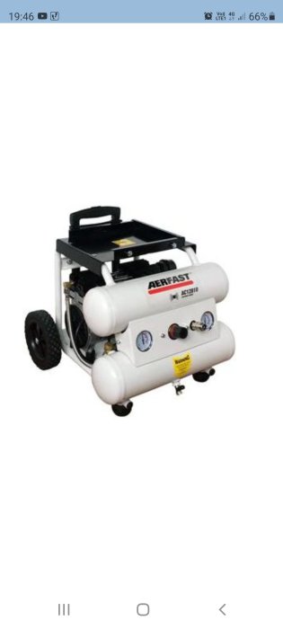 En äldre 1-cylindrig kompressor med vevaxel, tankar och ram som är svetsade samman.