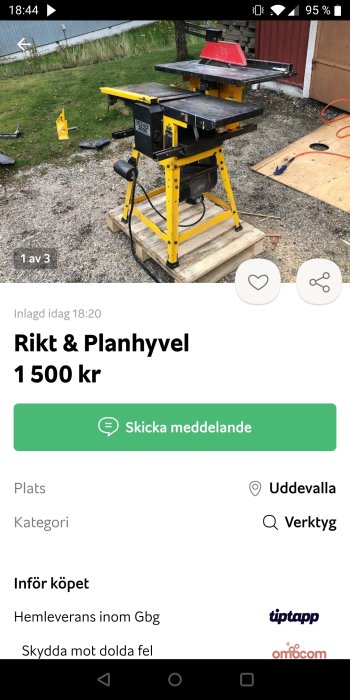 Bordscirkelsåg och hyvel i gult och svart på en pall utomhus.