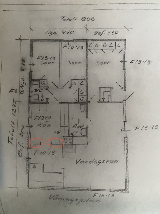 Ritning över våningsplan på hus byggt 1959, visar rumsuppdelning utan ifyllda bärande väggar.