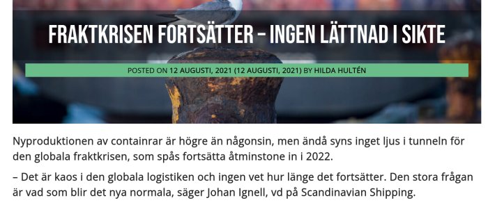 Rostig topp av ett fraktfartygs container mot suddig bakgrund, symboliserar pågående global fraktkris.