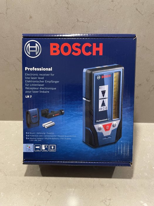 Bosch professionell elektronisk mottagare LR7 i förpackning, bonus för krysslaserköp.