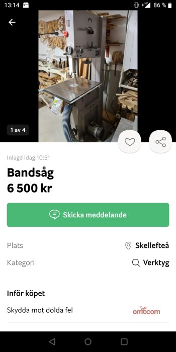 Bandsåg till salu för 6500 kr i en verkstad med träbearbetningsverktyg i bakgrunden.