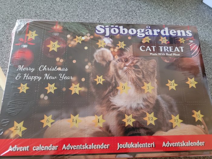 En adventskalender för katter med bilden av en katt och texten "Merry Christmas & Happy New Year".