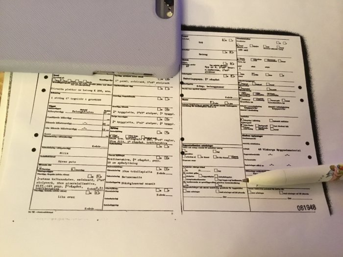 Planritning med anmärkningar och markeringar relaterade till ett byggprojekt från 1970-talet.