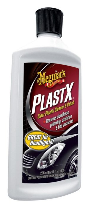 Flaska med Meguiar's PlastX klar plastrengöring och polermedel, använd för att ta bort missfärgningar och repor på strålkastarglas.