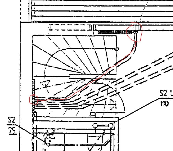 Schematisk ritning av VVS-installation med markerade rör och fördelare i ett husprojekt.