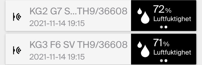 Två mätinstrument visar luftfuktighet utomhus, 72% och 71%, datum och tid från november 2021.