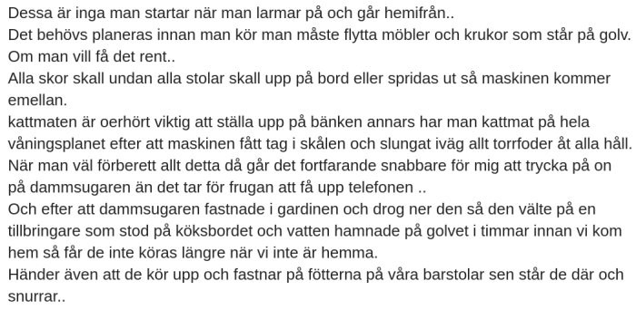 Skärmavbild av en textpost som beskriver en humoristisk situation där en robotdammsugare orsakat kaos i ett hem.