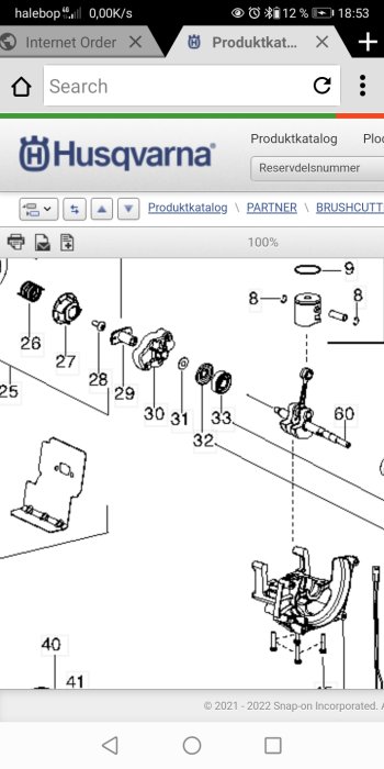 Skärmdump av reservdelskatalog från Husqvarna, visar sprängskiss med detaljerade maskindelar.