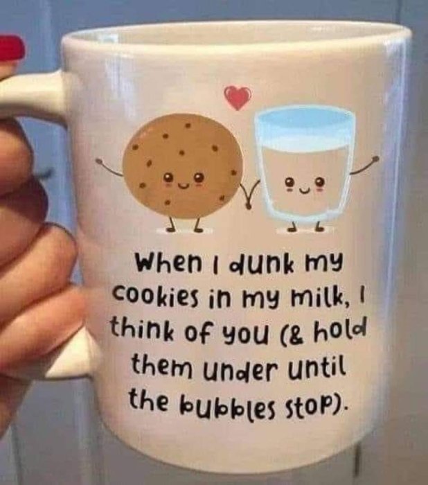 Mugg med animerade kaka och mjölk-figurer och texten "When I dunk my cookies in my milk, I think of you (& hold them under until the bubbles stop).