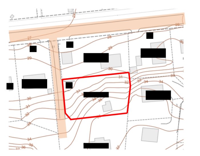 Topografisk karta över tomter med markhöjder och en tomt markerad mellan två andra.