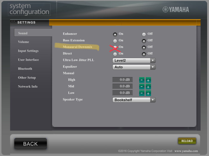 Yamaha-förstärkares systemkonfigurationsmeny med inställningen 'Monaural Downmix' påslagen.
