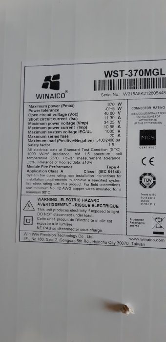 Specifikationsetikett på solpanel från WINAICO, modell WST-370MGL, med tekniska detaljer och varningar.