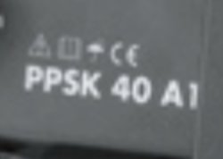 Etikett med modellbeteckning PPSK 40 A1 på en plasmaskärare med kompressor.