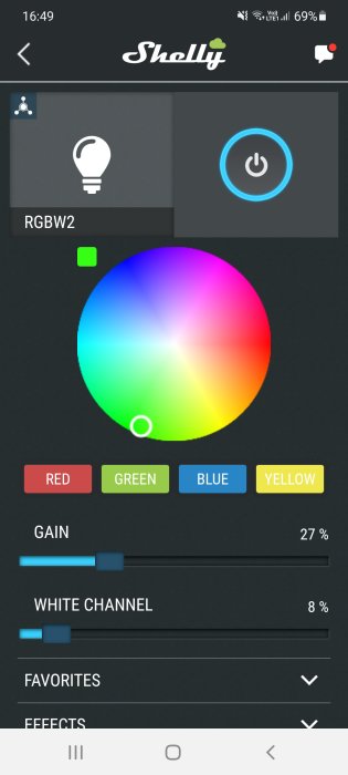 Skärmdump av Shelly-appen med RGBW2 ljusstyrningsgränssnitt och färgväljare.