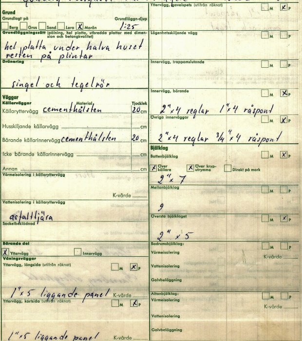 Gammalt bygglovsdokument med tekniska specifikationer för grundläggning och väggkonstruktion.