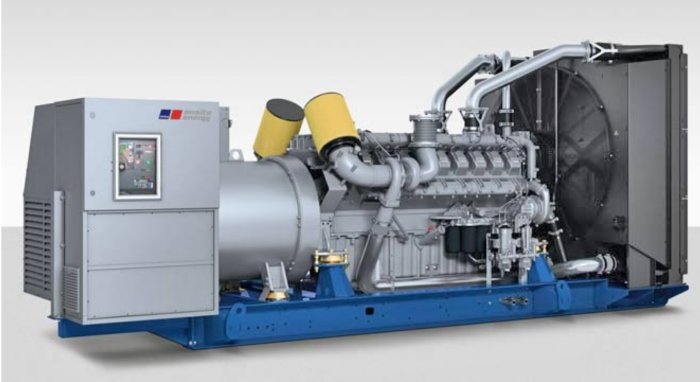 Industriellt elförsörjningssystem med generator på blått underlag.