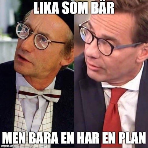 Kollage av två olika män med glasögon och slips där texten "LIKA SOM BÄR MEN BARA EN HAR EN PLAN" förenar bilderna.