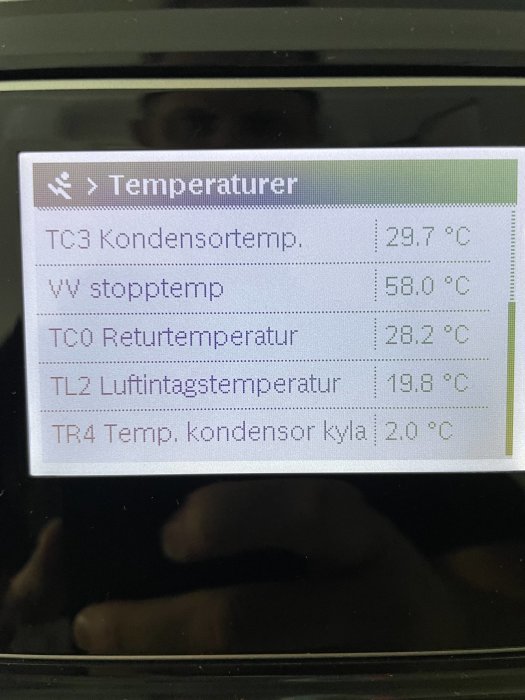 Skärmdump av temperaturvärden från sensorer, visar olika temperaturdata på en digital display.