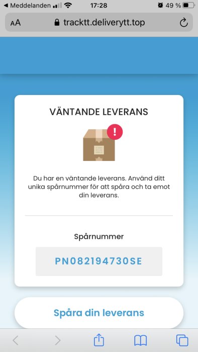 Skärmdump av falskt leveransmeddelande med varningssymbol och paket, samt falskt spårningsnummer.