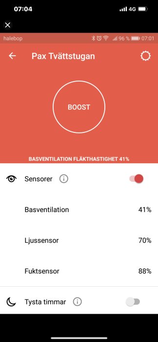 Skärmdump av app för ventilationssystem som visar BOOST-knapp och inställningsvärden för basventilation och sensorer.