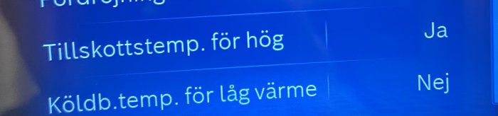 Digital skärmdisplay som visar felmeddelandet "Tillskottstemp. för hög" och "Köldb.temp. för låg värme".