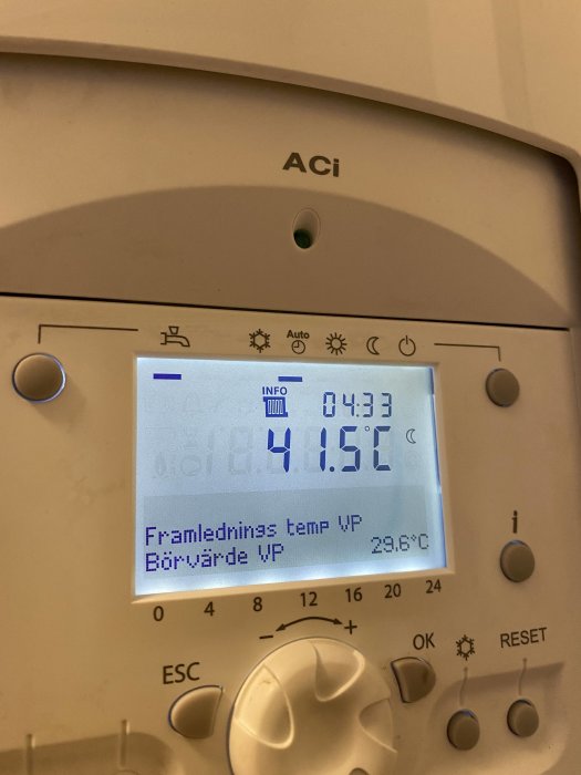 Termostatens display visar en temperatur på 41.5 grader Celsius och "Framlednings temp VP 29.8°C".