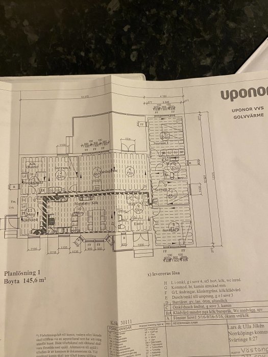 Planritning av en bostad som visar upplägg av golvvärme med markerat sovrum 4 där värmen inte når.