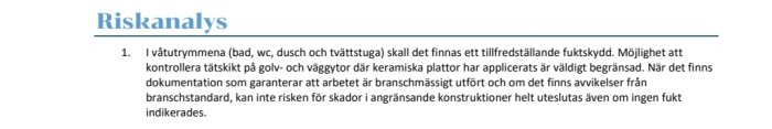Textdokument med rubriken "Riskanalys" som handlar om fuktskydd i våtutrymmen och branschstandarder för byggarbeten.