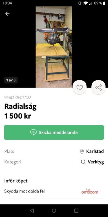 En DeWalt radiälsåg till salu på en arbetsbänk i ett verktygsfyllt garage.