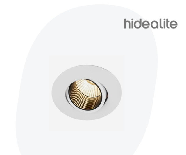 Hide-a-lite Optic Focus downlight i vitt med 30 graders spridningsvinkel monterad i taket