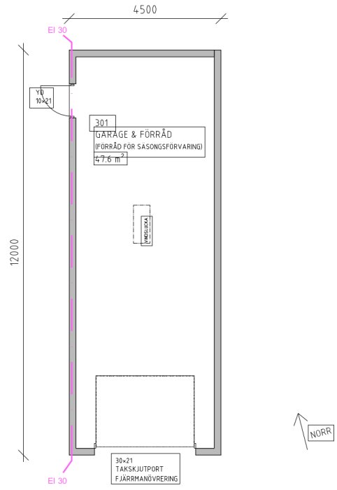 Ritning av garage med förråd, inkluderar mått och detaljer som takskjutport och väggkonstruktion.