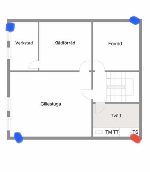 Planritning av källaren i ett hus med markerade rum såsom verkstad, förråd och tvättstuga.