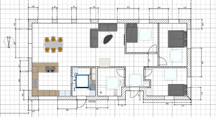 Planritning av ett planerat enfamiljshus med dimensioner, möbler och inredningsskiss.