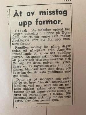 Utklipp av en tidningsartikel med rubriken "Åt av misstag upp farmor", berättelse om en makaber episod där en ask med aska misstogs för matlagningspulver.