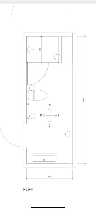 Ritning av badrumsplan med dusch, badkar, toalettstol och dimensioner.