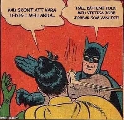 Batman klappar Robin på axeln som svarar nonchalant, med tankebubblor. Humoristisk tecknad bild.