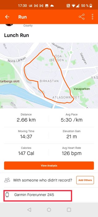 Skärmklipp av löparkarta och statistik från en träningsapp visar distans, tid, kaloriförbrukning och puls.