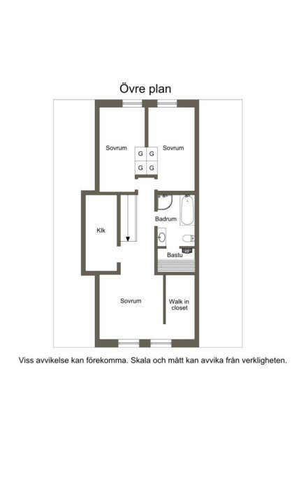 Planritning av ett övre plan i en bostad med tre sovrum, klädkammare, badrum med bastu och notering om möjlig avvikelse.