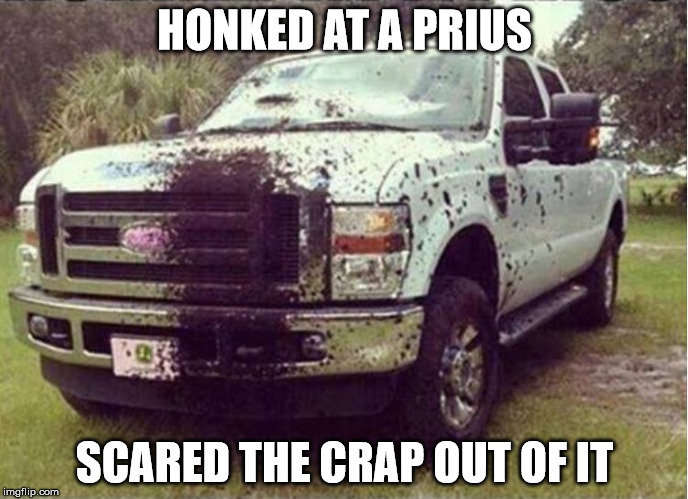 Bild av en lerig pickup truck med texten "Honked at a Prius, scared the crap out of it".