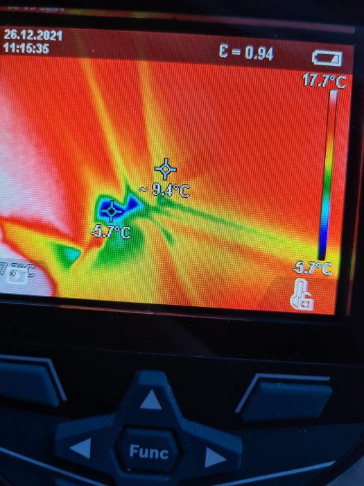 Termisk bild som visar kyla vid en altandörr med temperaturer runt -6°C på insidan.