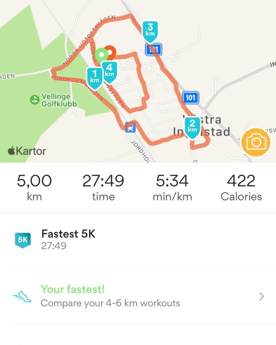 Karta över löprunda på 5 km, tidsdata och kaloriförbrukning från en träningsapp.