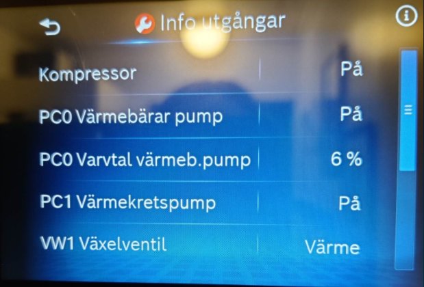 Skärmdump av servicemenyn med status för olika komponenter i ett värmesystem.